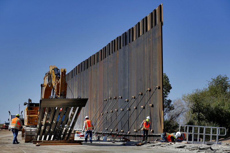 EE UU celebra las 400 millas de su muro fronterizo con México