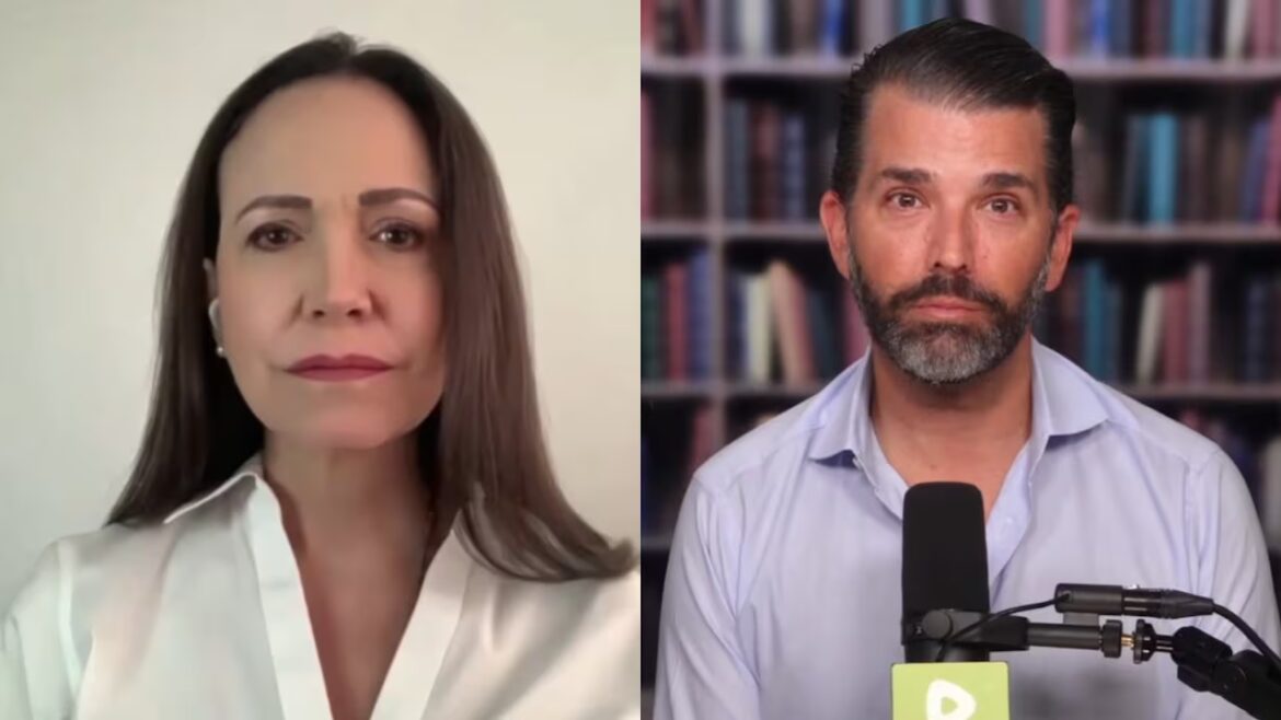 La líder opositora venezolana María Corina Machado ha respaldado la decisión anunciada este miércoles por el presidente de Estados Unidos, Donald Trump, de suspender a partir del 1 de marzo las concesiones que su predecesor en el cargo, Joe Biden, brindó al petróleo procedente de Venezuela. Durante su participación en el podcast del hijo del inquilino de la Casa Blanca, Donald Trump Jr, Machado ha calificado la medida como un "gran paso en la dirección correcta" asegurando que "por cada dólar que recibió (la empresa petrolera) Chevron, (el presidente Nicolás) Maduro recibió tres". "Son miles de millones de dólares los que ha utilizado para la represión, la persecución y la corrupción", ha denunciado. La opositora ha celebrado asimismo la decisión del magnate neoyorkino porque "envía un mensaje claro y firme de que Maduro está en graves problemas y que Trump está con el pueblo venezolano". "Esto es lo correcto que hay que hacer y en el momento adecuado para hacerlo. Estoy segura de que esto tendrá consecuencias a muy corto plazo y de que el pueblo venezolano, en este momento, siente que no estamos solos", ha destacado. Horas antes, la vicepresidenta de Venezuela, Delcy Rodríguez, ha mostrado su rechazo a lo que considera una "decisión lesiva e inexplicable" por parte de la Administración Trump, y ha denunciado que su objetivo es "hacerle daño al pueblo venezolano" pero que realmente perjudica a Estados Unidos. Además, ha señalado que esta medida satisface las acciones solicitadas por "la oposición extremista y fracasada" de Venezuela, y ha recordado que medidas como esta "impulsaron la migración" entre 2017 y 2021 "con las consecuencias ampliamente conocidas". El presidente estadounidense ha justificado su orden en que su homólogo venezolano ha incumplido las condiciones electorales, a la par que no ha colaborado en la deportación de vuelta a Venezuela de "los criminales violentos" que había en Estados Unidos. Biden concedió en noviembre de 2022 una licencia a la petrolera estadounidense Chevron para reanudar la producción de petróleo en Venezuela, levantando de algún modo las sanciones decretadas por Estados Unidos en 2019 y que detuvieron las perforaciones.
