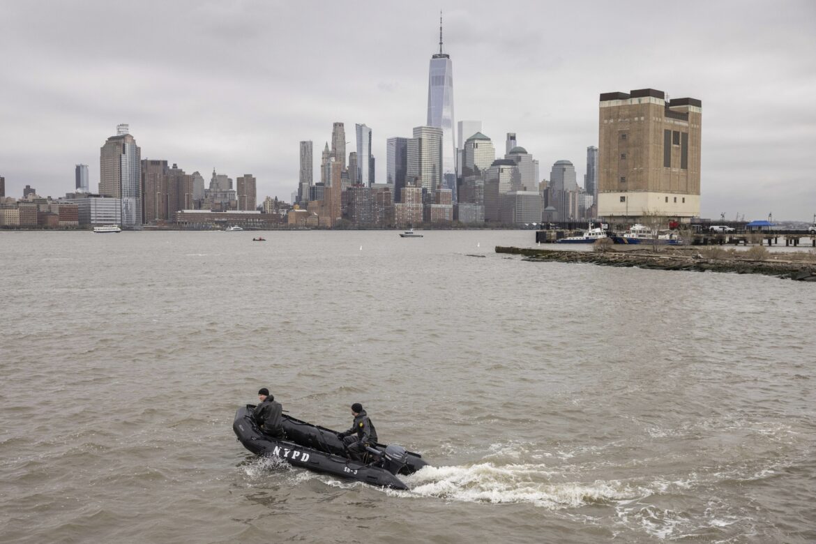 AMN-GEN NUEVA YORK-HELICÓPTERO ESTRELLADO